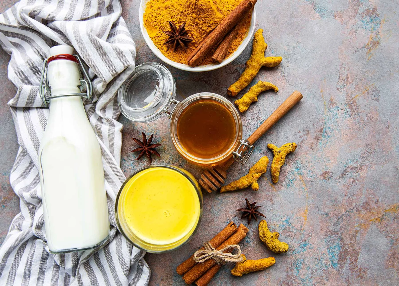 haldi aur dudh ka fayde in Hindi